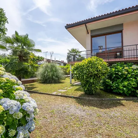 Le Camelie House - Maggiore بيت للعطل