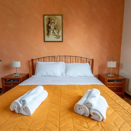 Le Camelie House - Maggiore بيت للعطل *
