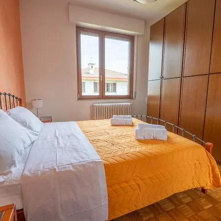 Le Camelie House - Maggiore بيت للعطل *