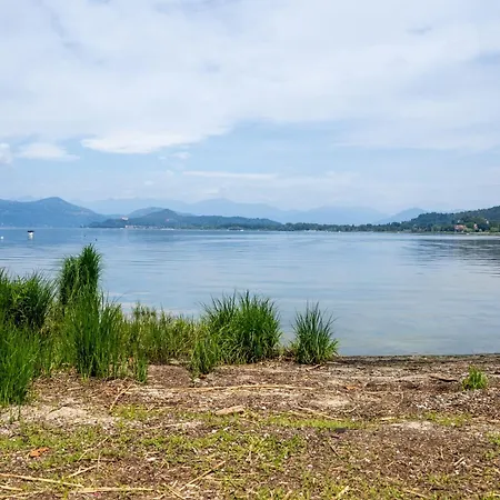 Le Camelie House - Maggiore بيت للعطل *